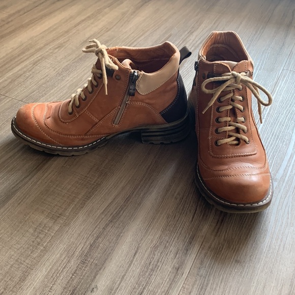 V Italia 1162 Giovanne Camel Color Leather Ankle Booties - Picture 4 of 11